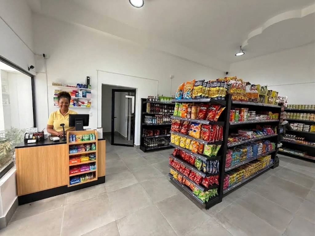 Interior de una tienda Quick! Mini Market